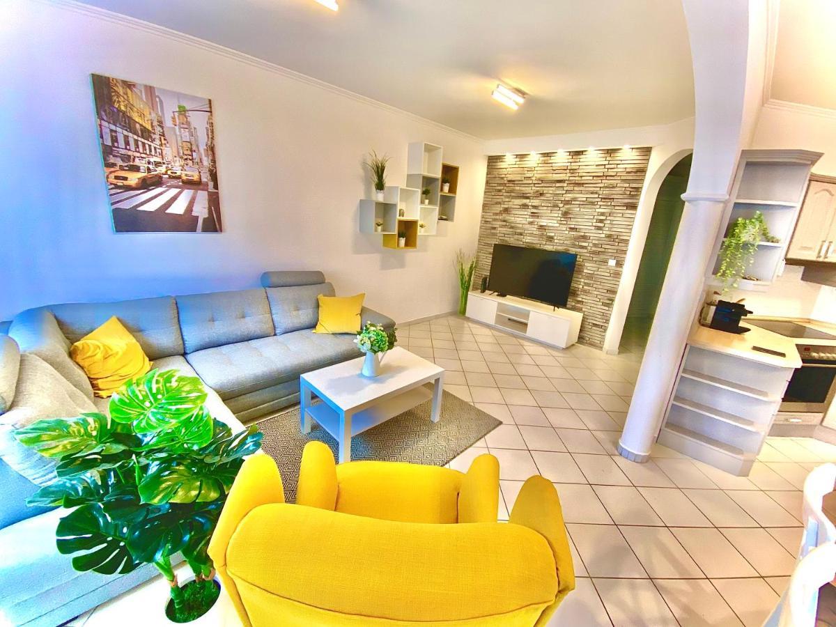 Mirell Apartman Сегед Экстерьер фото